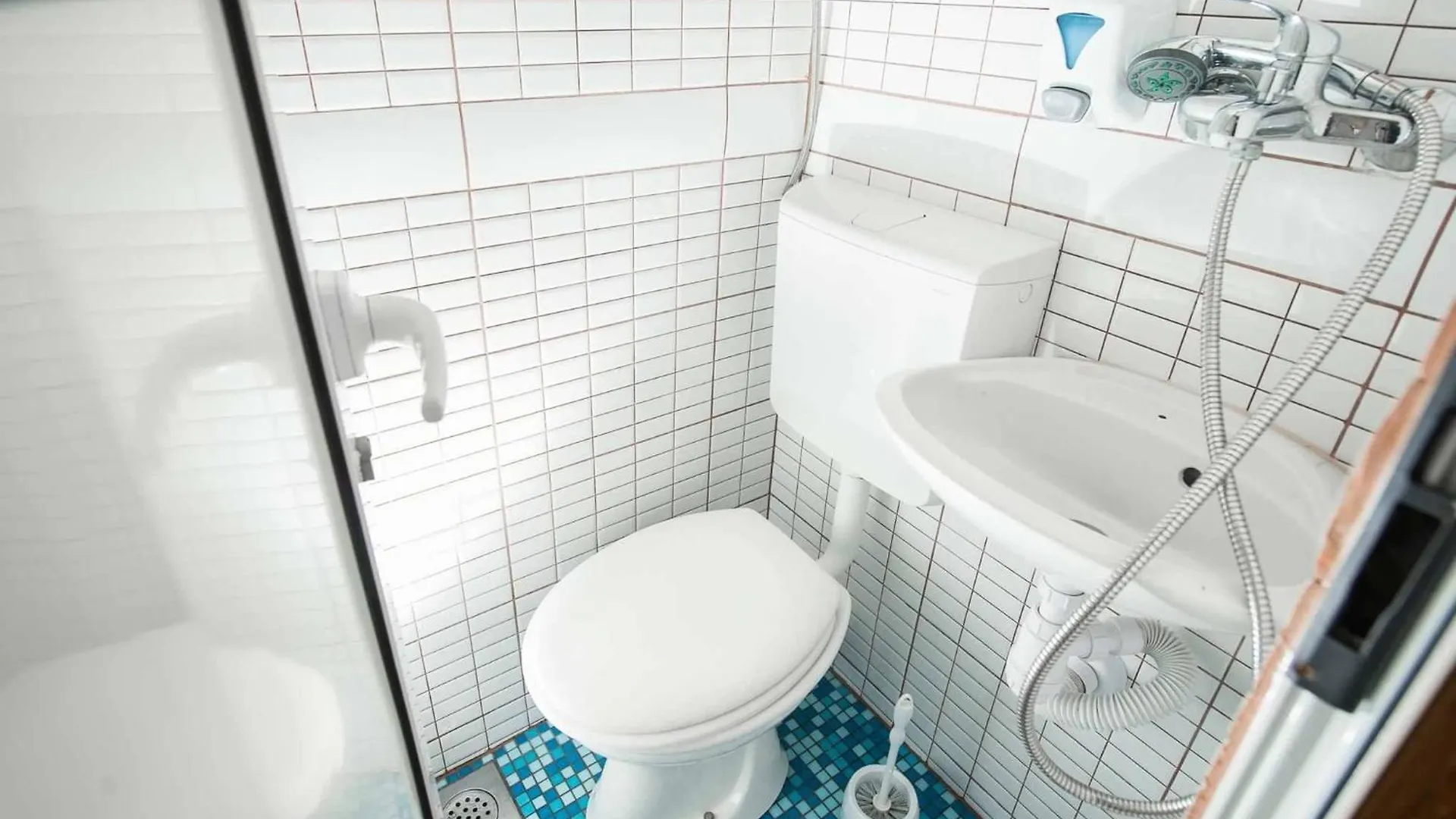 Botel Rhythm Floating Accom - Split Hotel Croatia