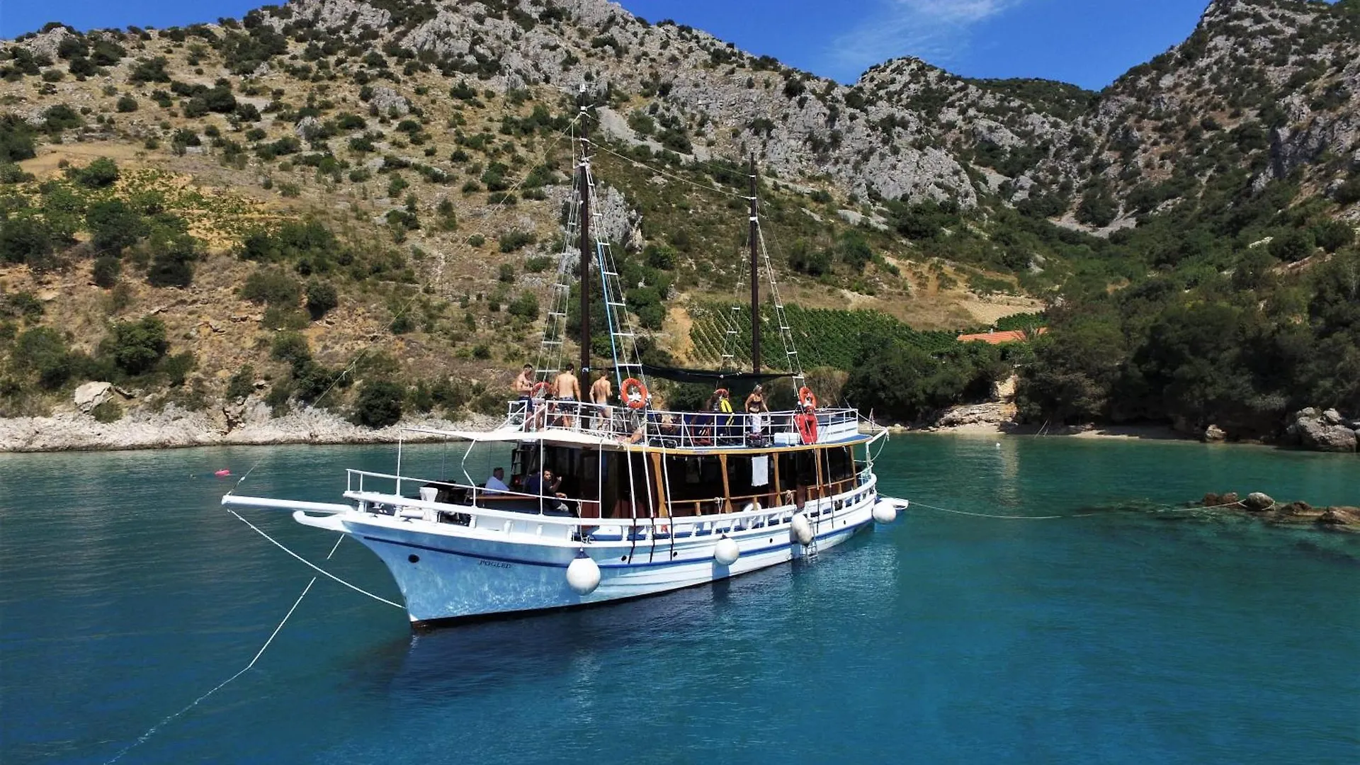 Botel Rhythm Floating Accom - Split Hotel